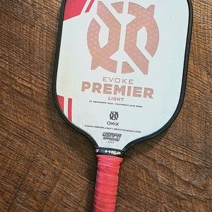 Pickleball paddle